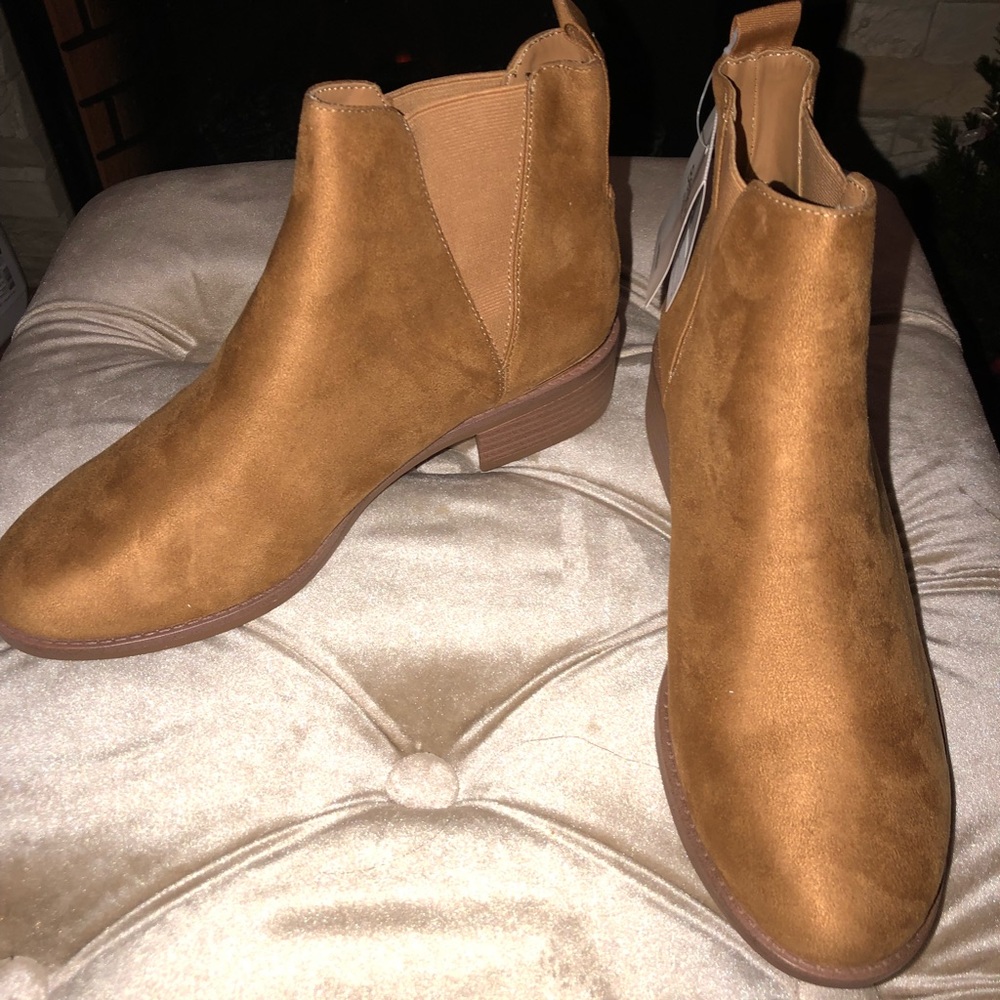 Bershka camel color with low heel Size 7.5 - Picture 1 of 6